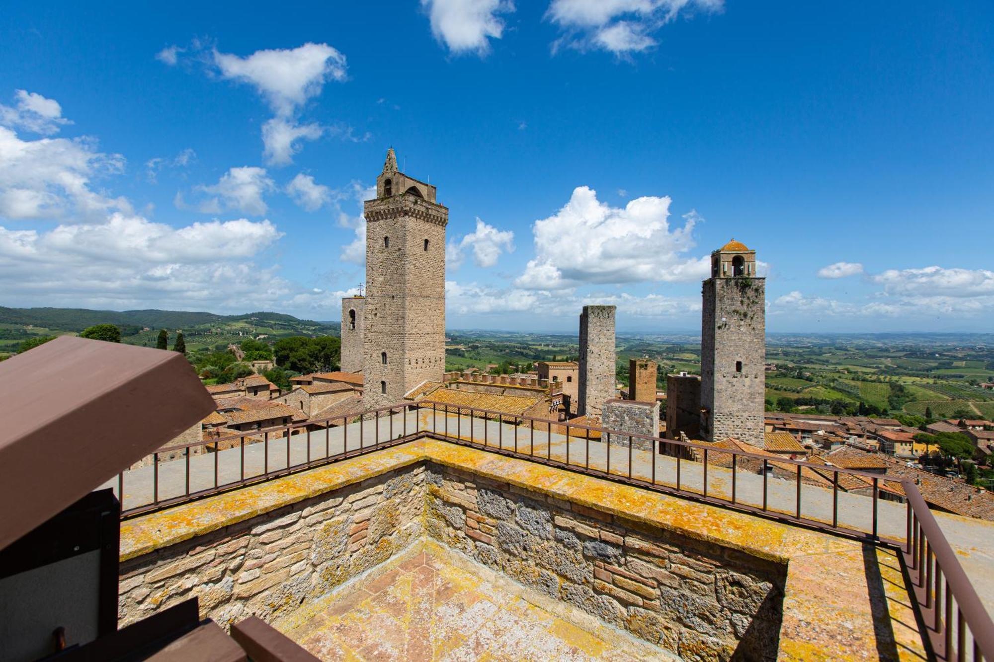 Апартаменты The Artists' Tower - Amazing View From The Tower Сан-Джиминьяно Экстерьер фото